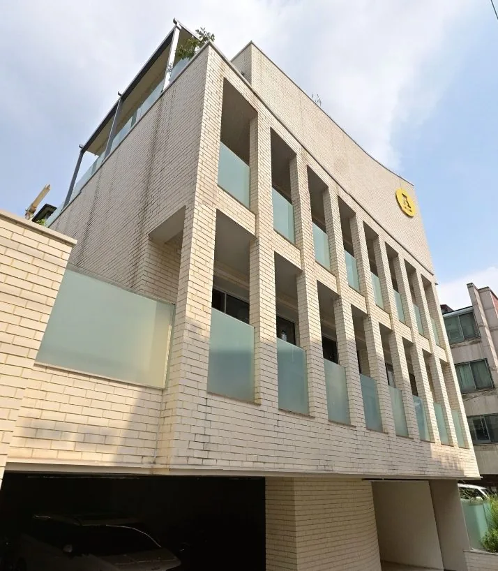안테나, 논현동 본사 전경